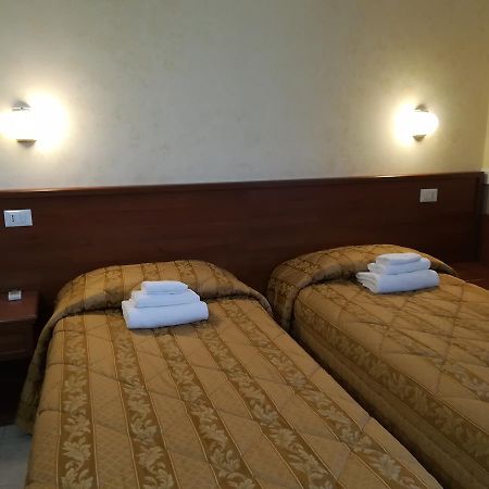 Hotel Marco Polo Self Check-In Болонья Экстерьер фото