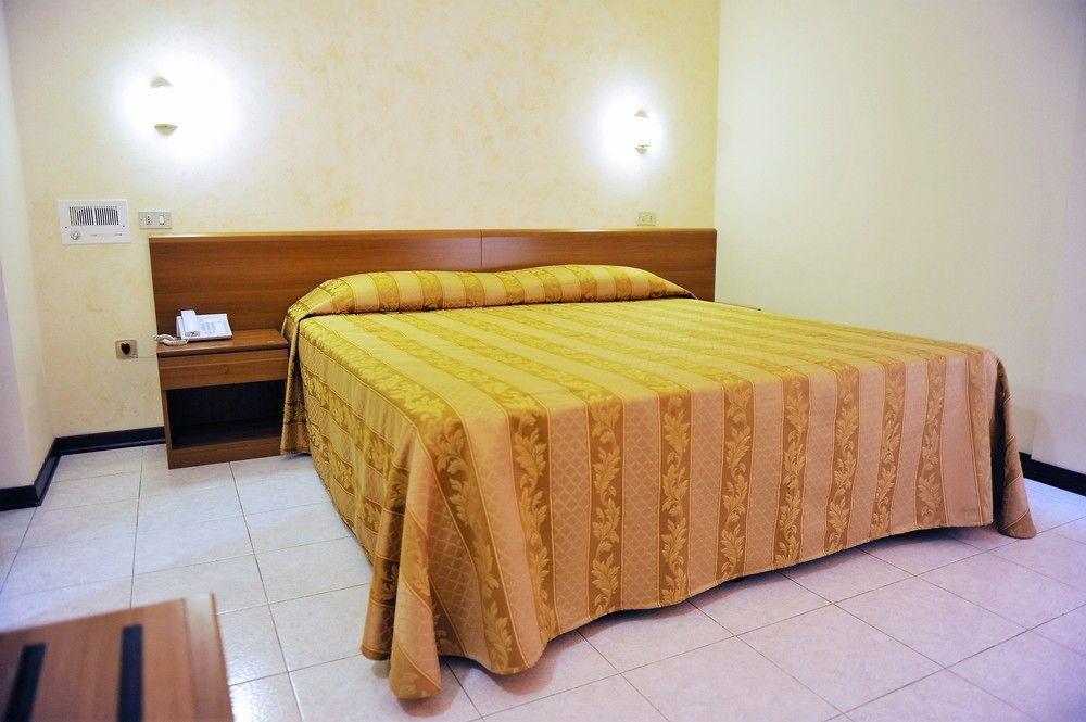 Hotel Marco Polo Self Check-In Болонья Экстерьер фото