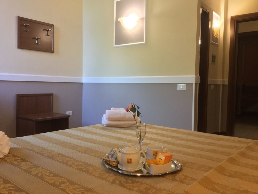 Hotel Marco Polo Self Check-In Болонья Экстерьер фото