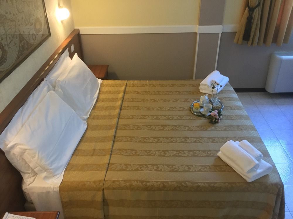 Hotel Marco Polo Self Check-In Болонья Экстерьер фото