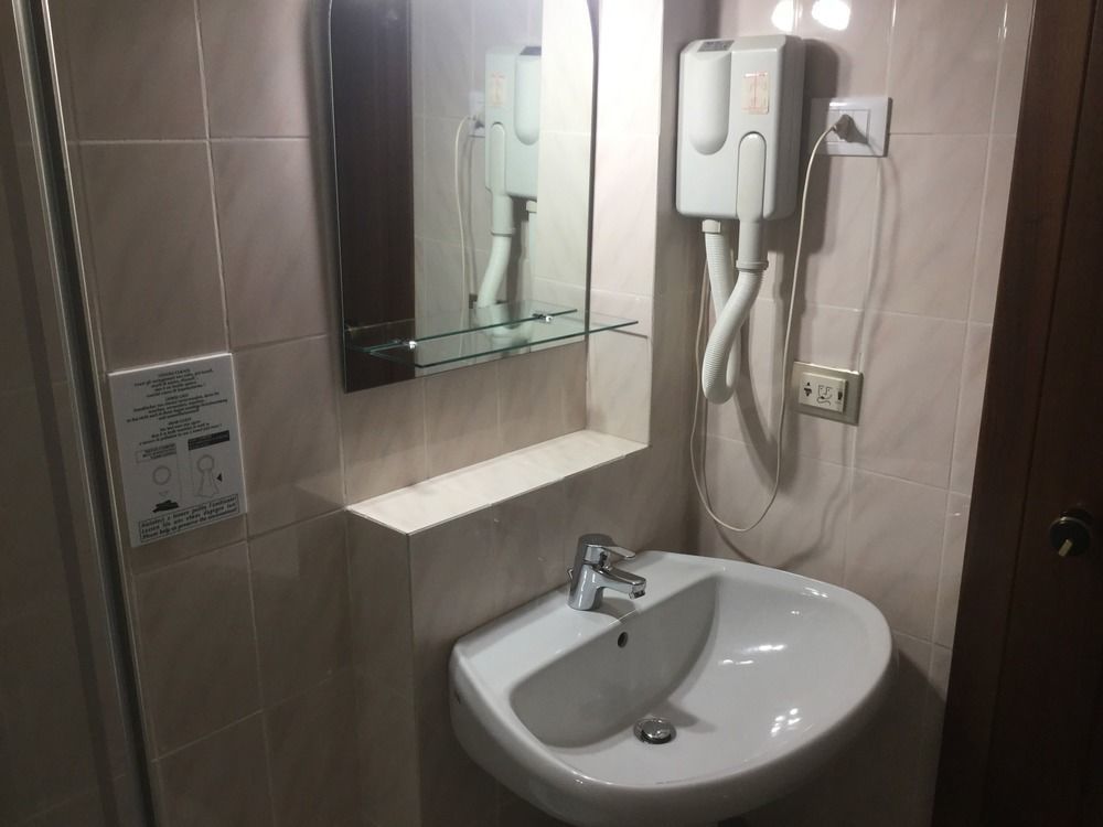 Hotel Marco Polo Self Check-In Болонья Экстерьер фото
