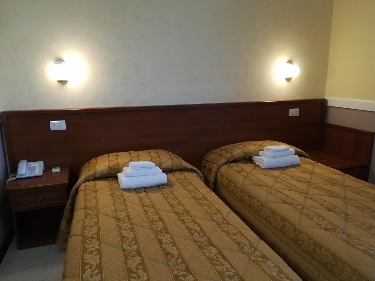 Hotel Marco Polo Self Check-In Болонья Экстерьер фото
