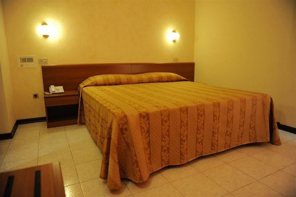 Hotel Marco Polo Self Check-In Болонья Экстерьер фото