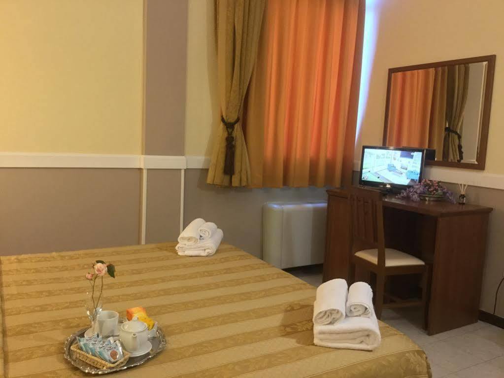 Hotel Marco Polo Self Check-In Болонья Экстерьер фото