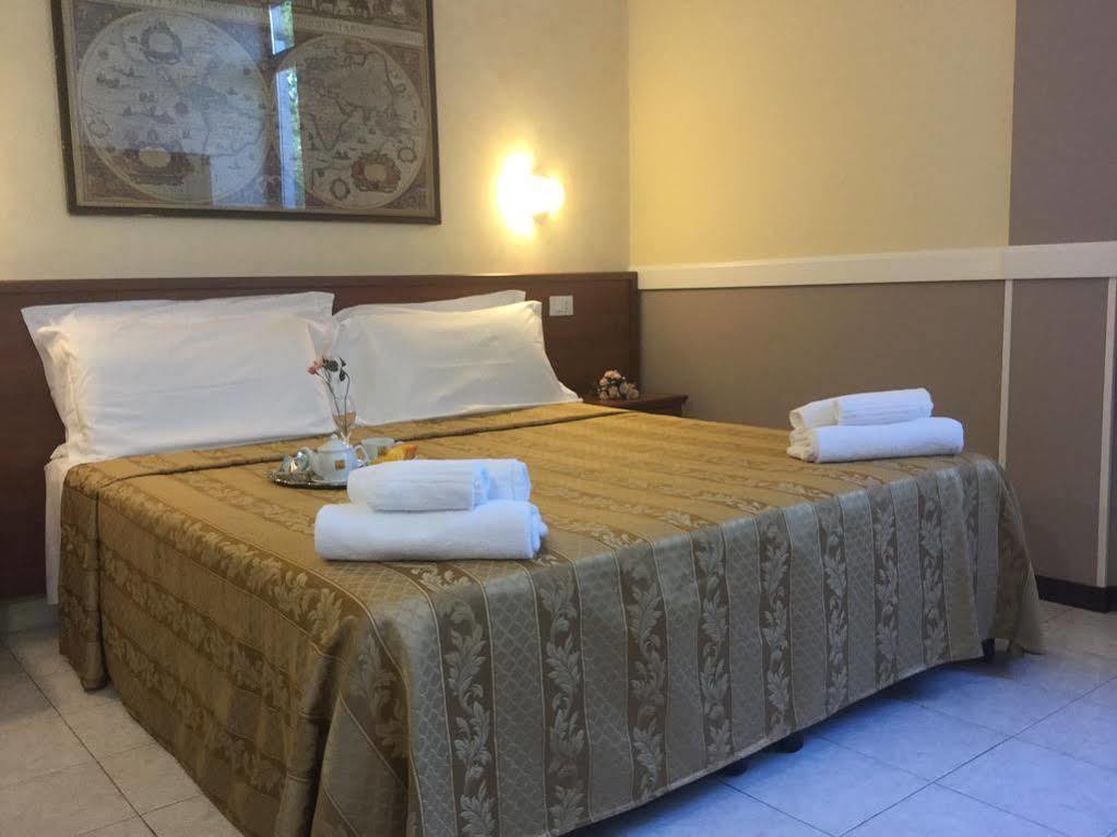 Hotel Marco Polo Self Check-In Болонья Экстерьер фото